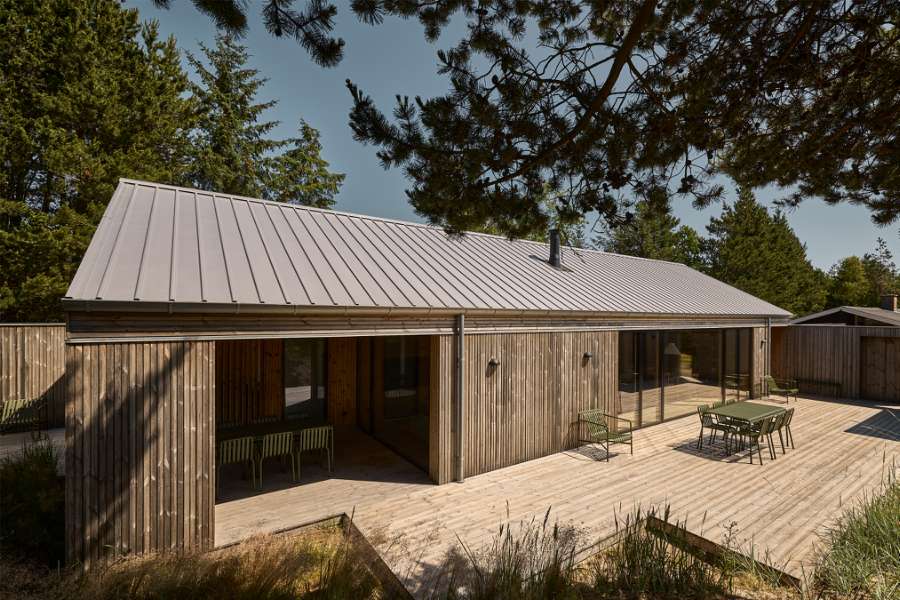 Pandeplader på taget lægger an til sommerhushygge, Torndrupskovvej 3, 9370 Hals